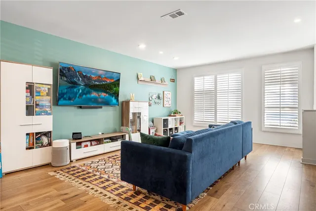 $4,800 | 2700 East Chaucer Street, Unit 2, Los Angeles, CA 90065