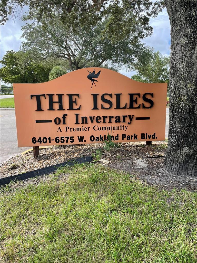 a view of a sign board with yard