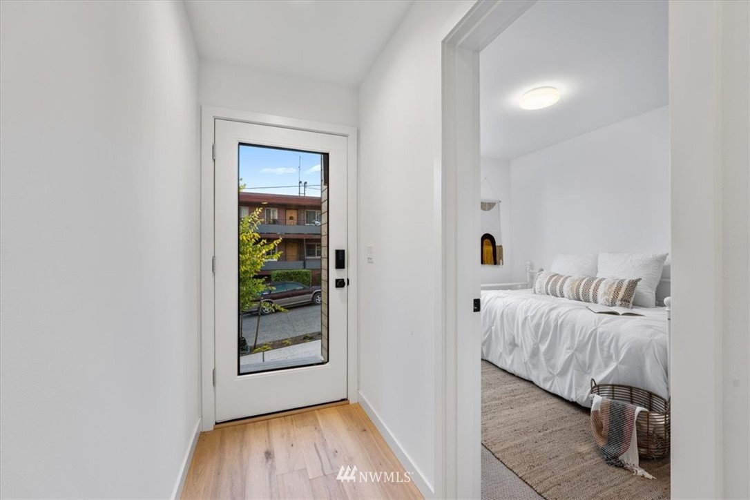 614 North 41st Street Seattle, WA 98103 - Photo 3 of 25 Gallery Image 3