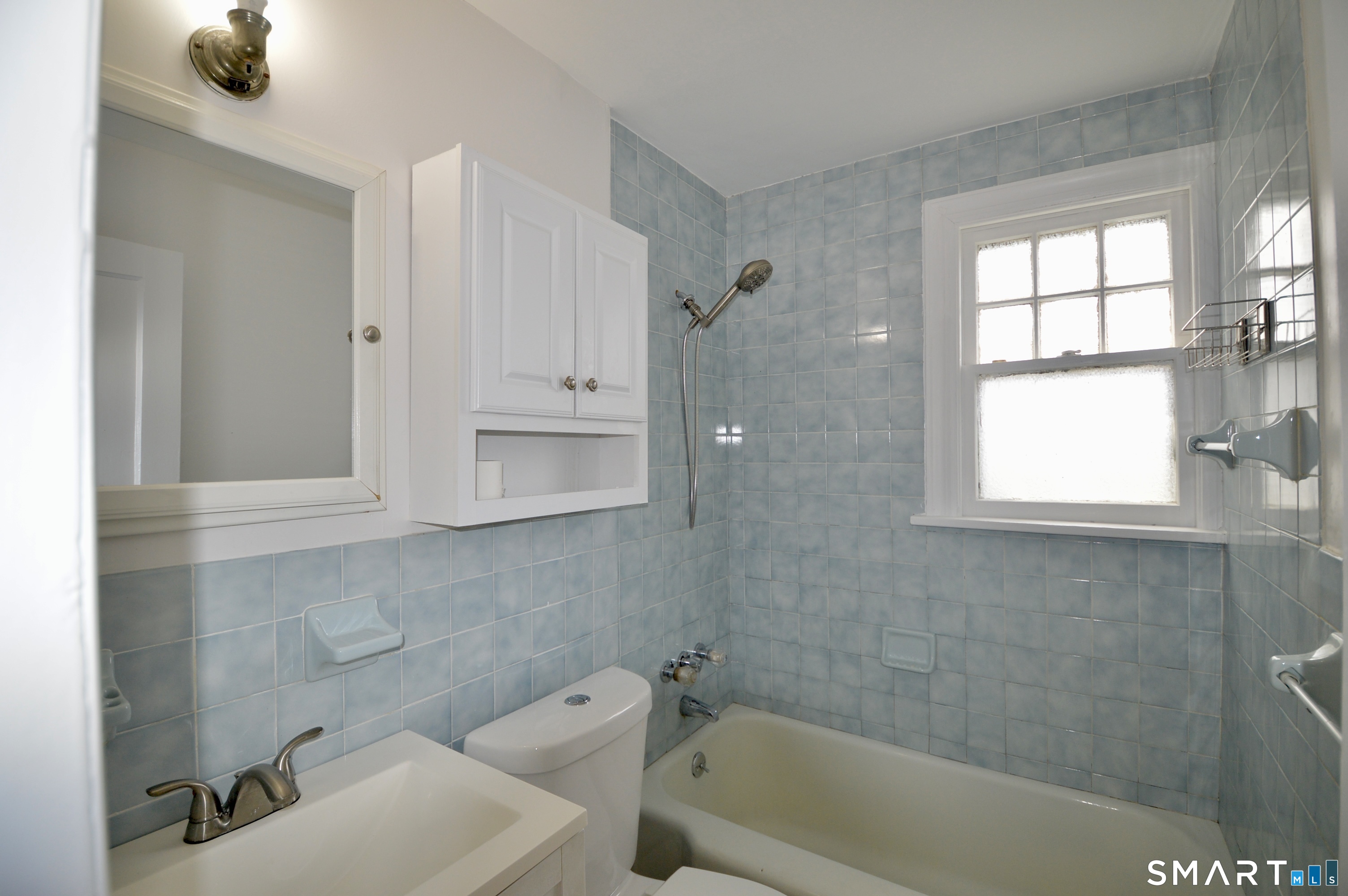 314 Knowlton Street Stratford, CT 06615 - Photo 13 of 26 a bath room with a sink and a bath tub