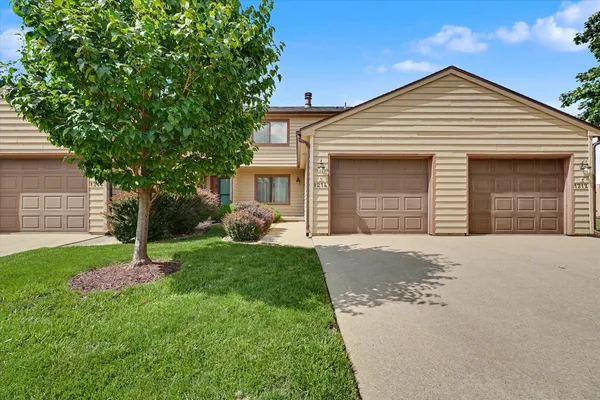 $182,000 | 1214 Lancaster Drive, Unit 1214, Champaign, IL 61821