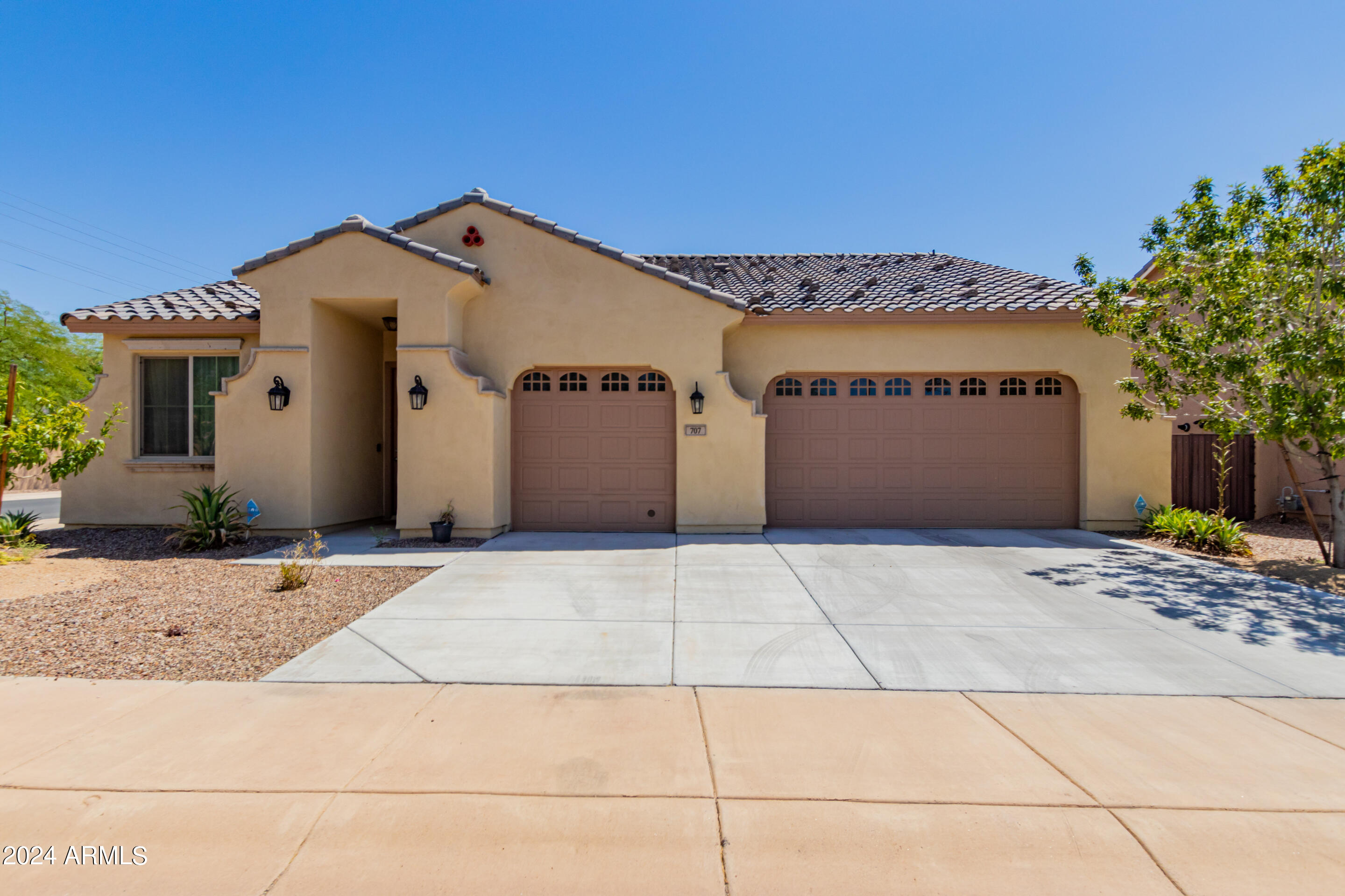 707 West Coles Road Phoenix, AZ 85041 - Photo 1 of 41 03-Coles