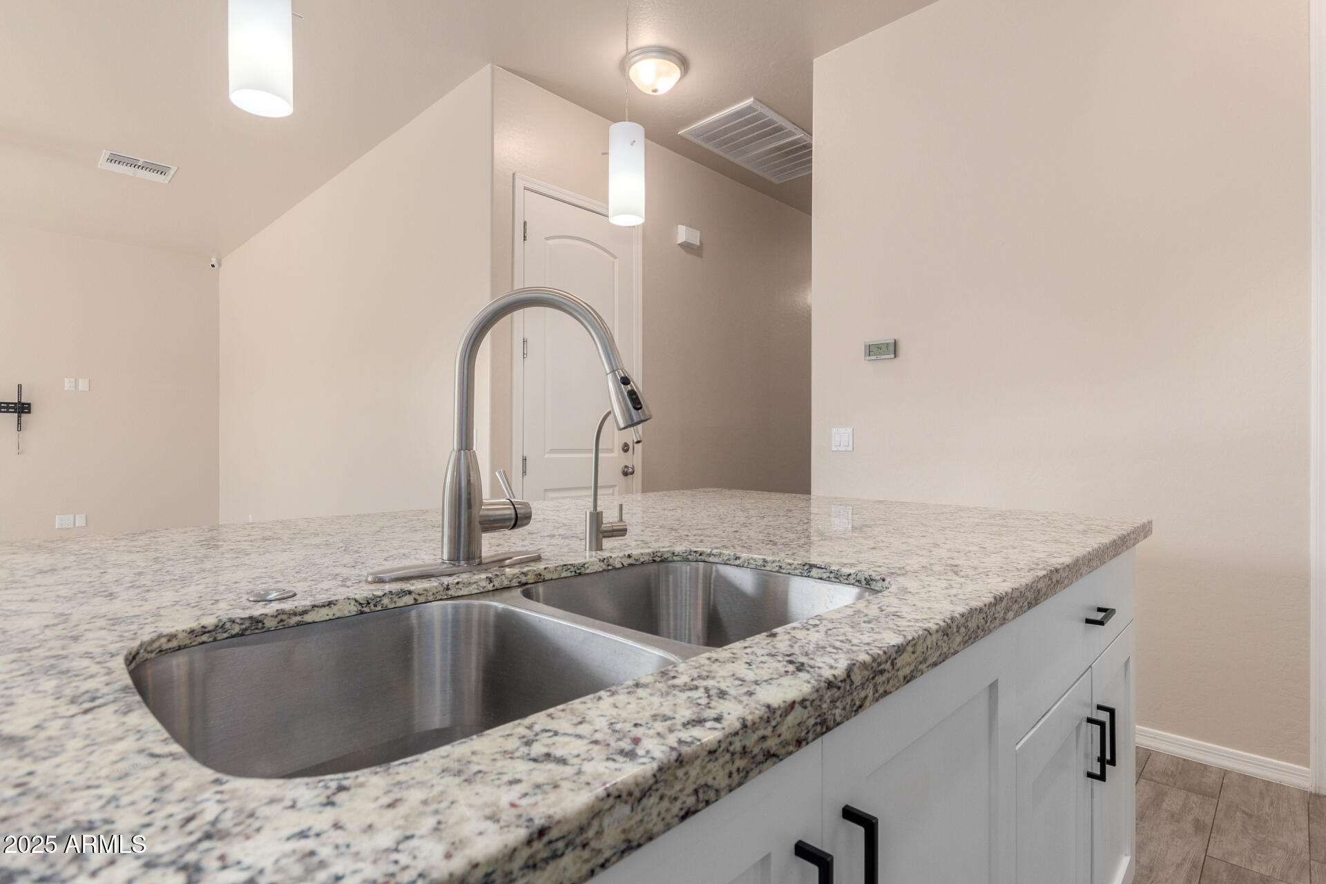 707 West Coles Road Phoenix, AZ 85041 - Photo 13 of 41 07 Coles