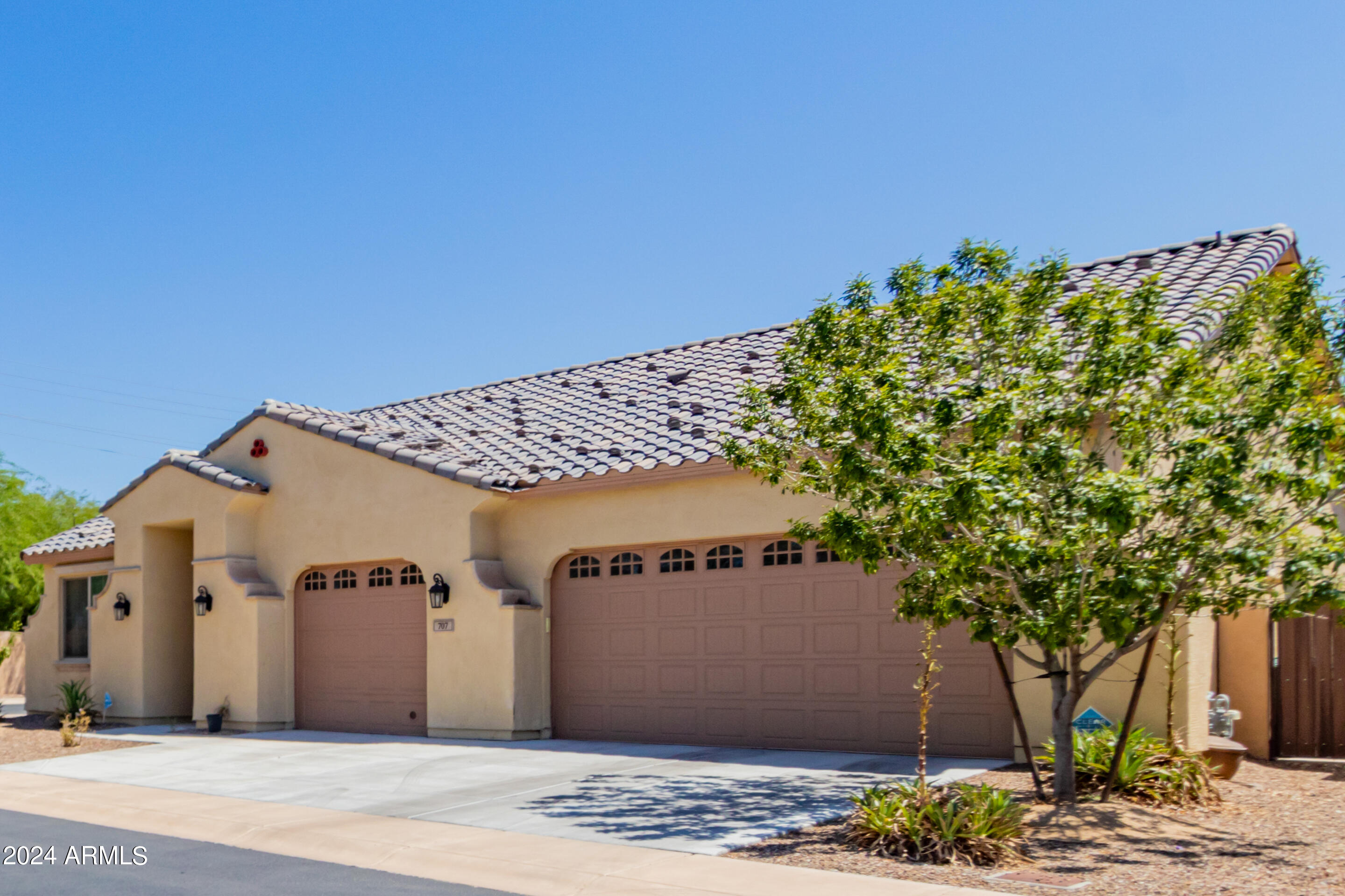 707 West Coles Road Phoenix, AZ 85041 - Photo 2 of 41 02-Coles