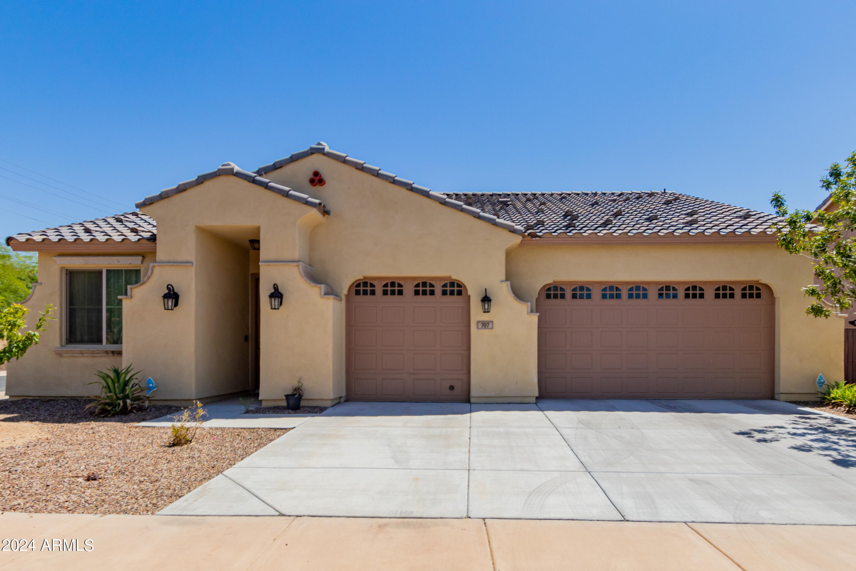 707 West Coles Road Phoenix, AZ 85041 - Photo 3 of 41 04-Coles