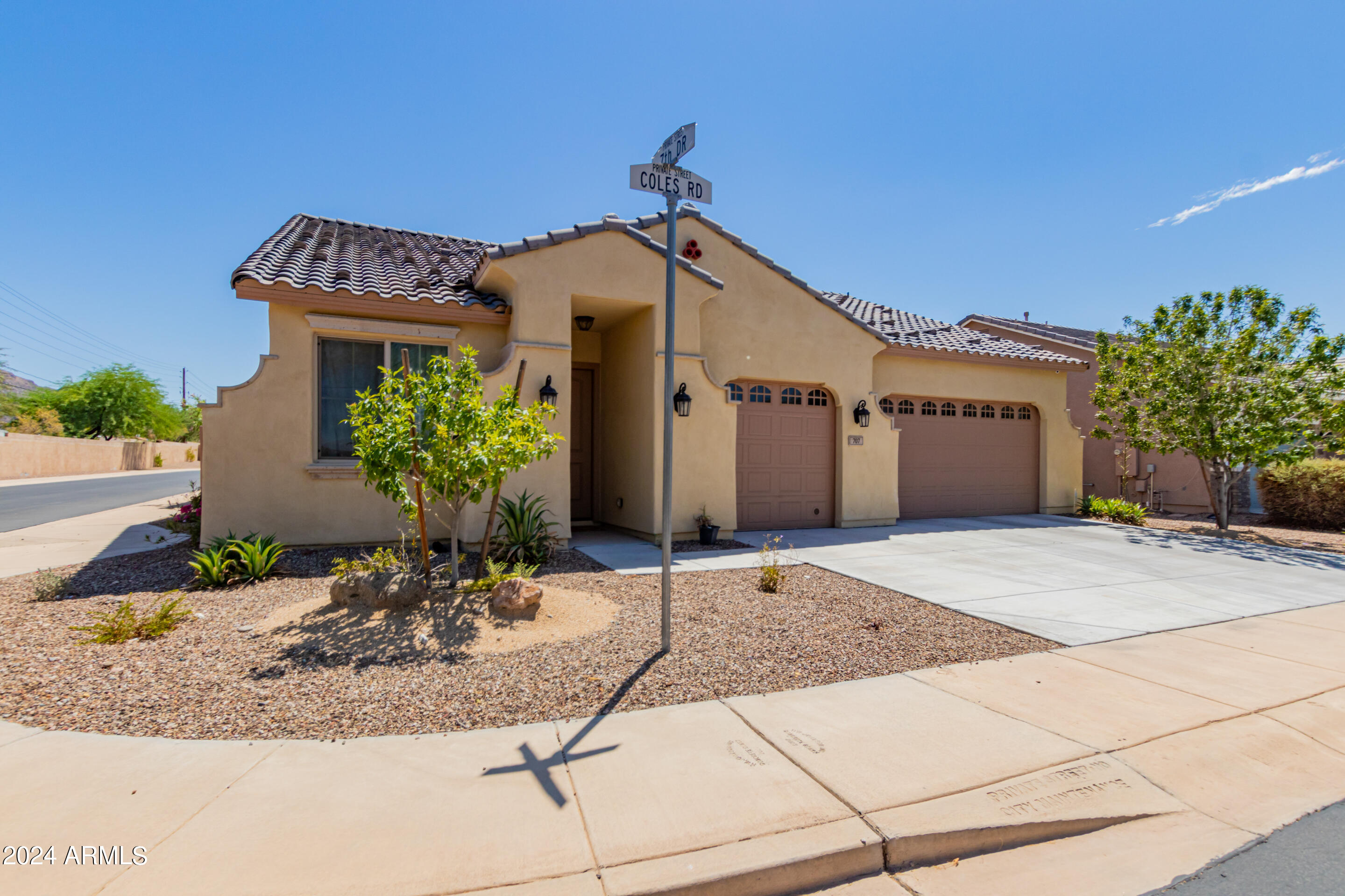 707 West Coles Road Phoenix, AZ 85041 - Photo 4 of 41 05-Coles