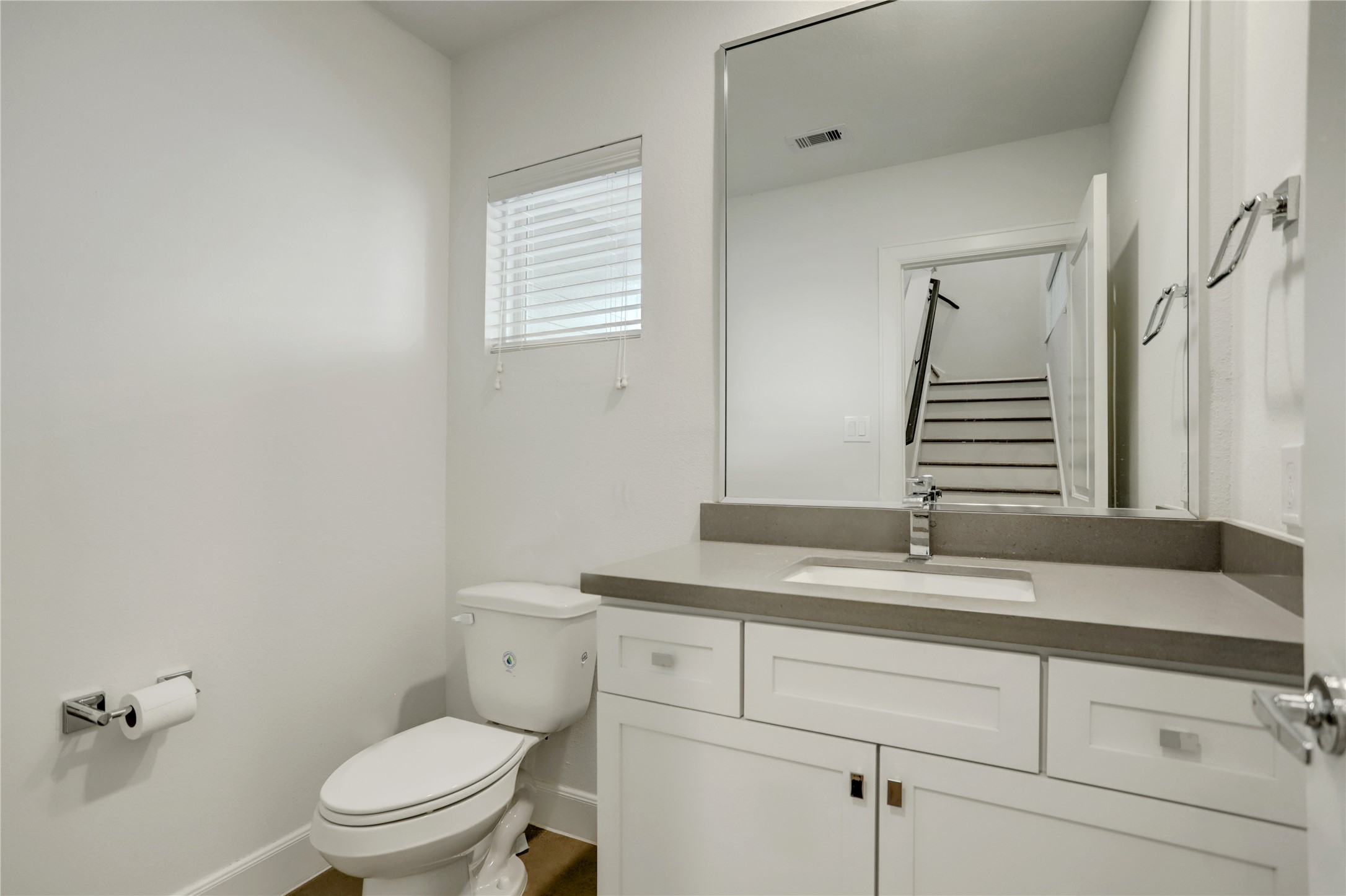 954 West 18th Street Houston, TX 77008 - Photo 13 of 30 A powder bath is conveniently located near the main living spaces, complete with modern quartz countertops and ample cabinet storage.