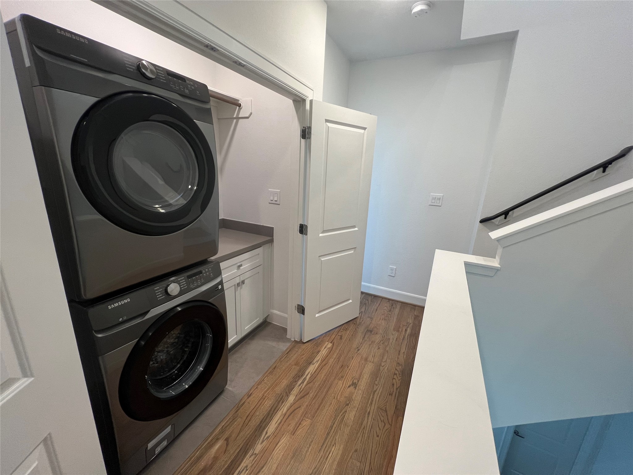 954 West 18th Street Houston, TX 77008 - Photo 23 of 30 A full size Samsung washer/dryer set is included with the rental at no additional charge!