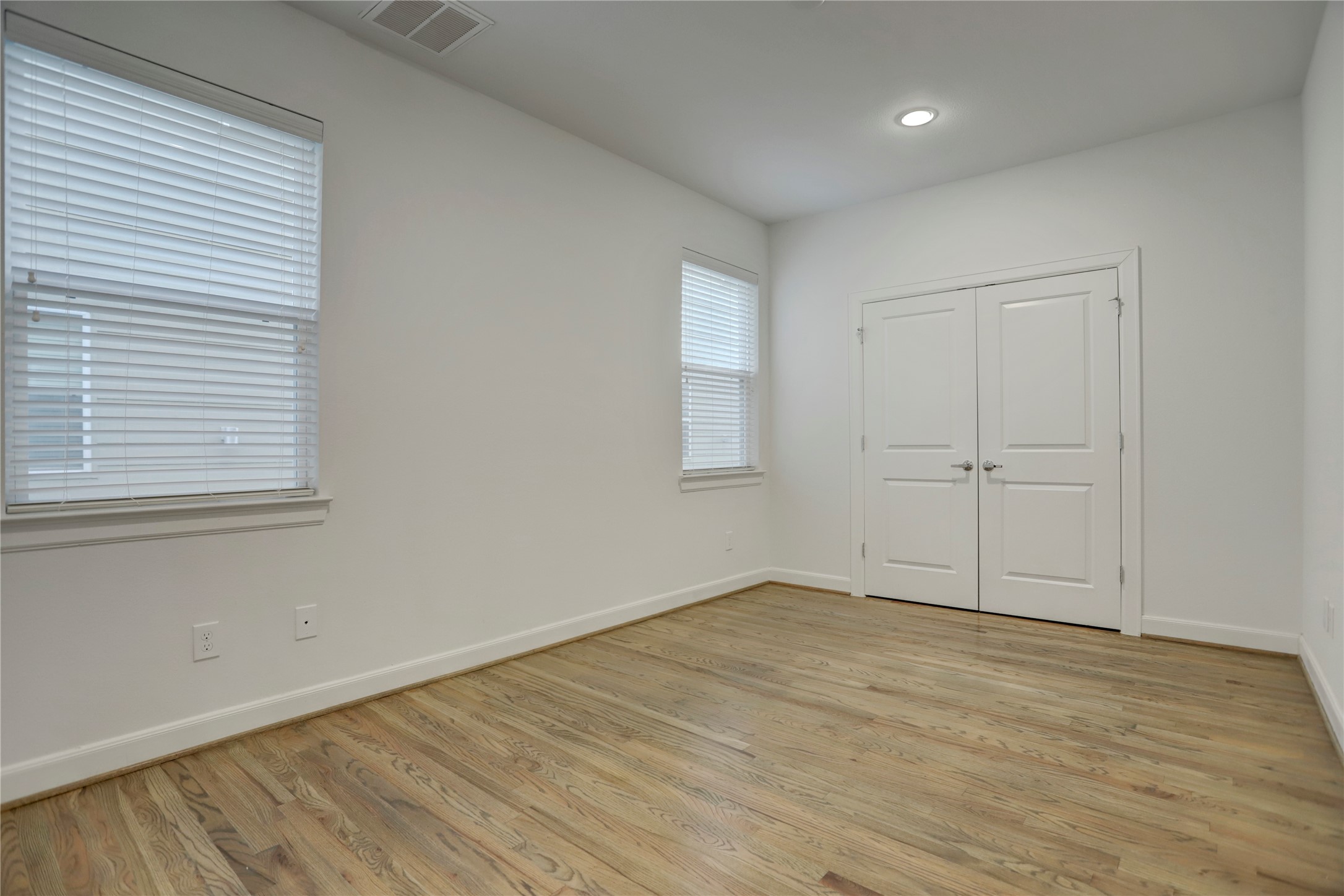 954 West 18th Street Houston, TX 77008 - Photo 24 of 30 The third and final bedroom is located on the first floor with a bathroom nearby, perfect for your guests and in-laws.