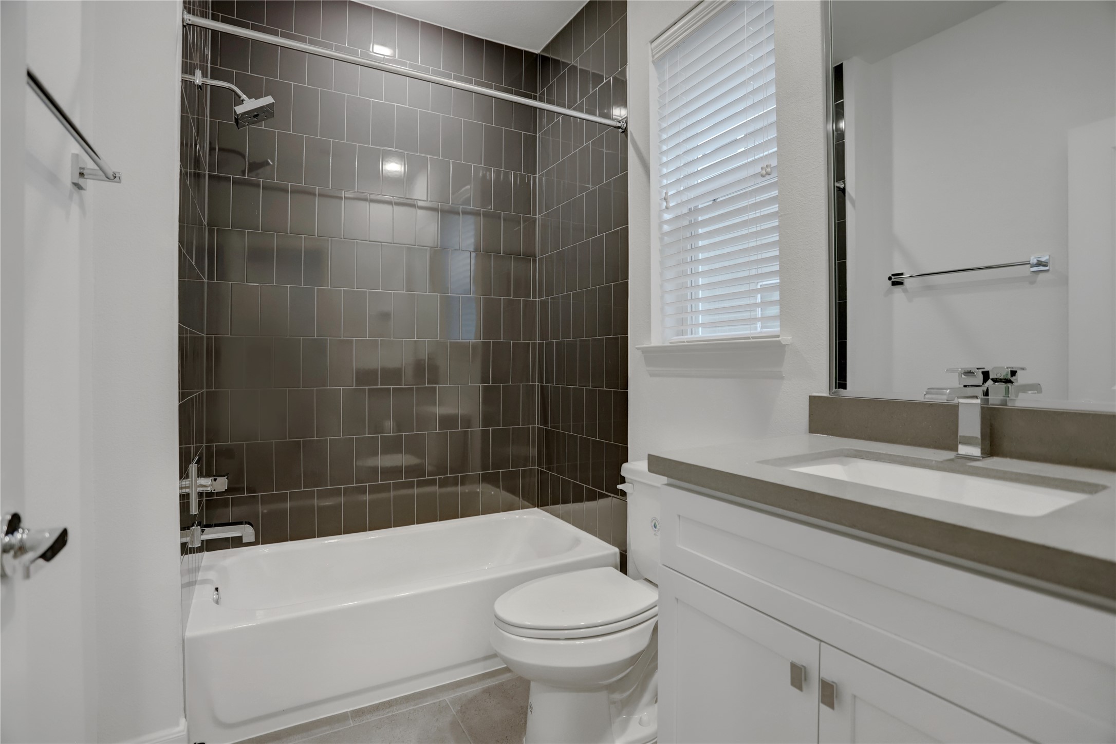 954 West 18th Street Houston, TX 77008 - Photo 25 of 30 The third full bathroom is equally as gorgeous, also with quartz counters, designer fixtures, and a versatile tub/shower combo.