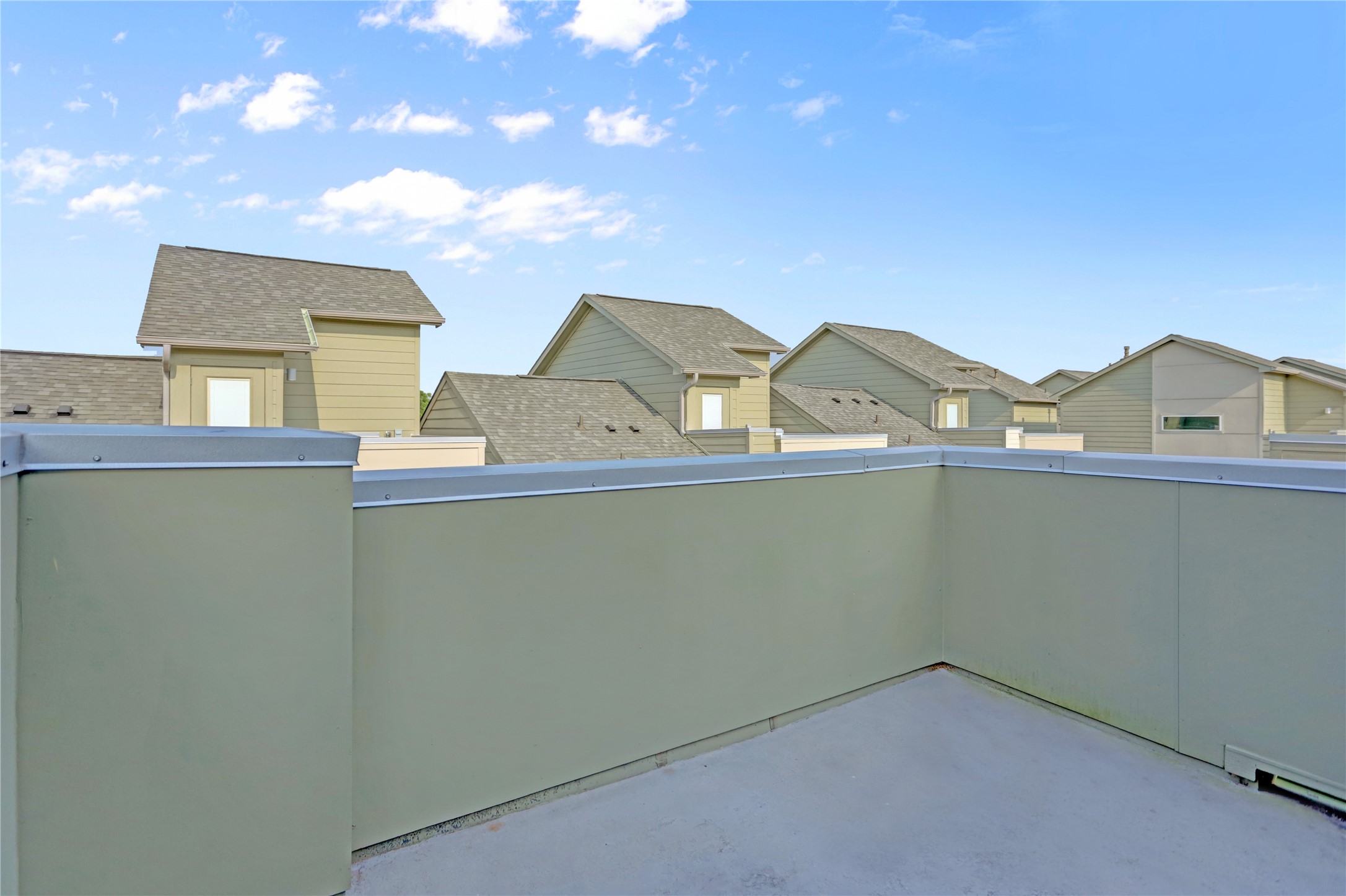 954 West 18th Street Houston, TX 77008 - Photo 26 of 30 The impressive rooftop deck is the perfect place to watch the sunrise and sunset.