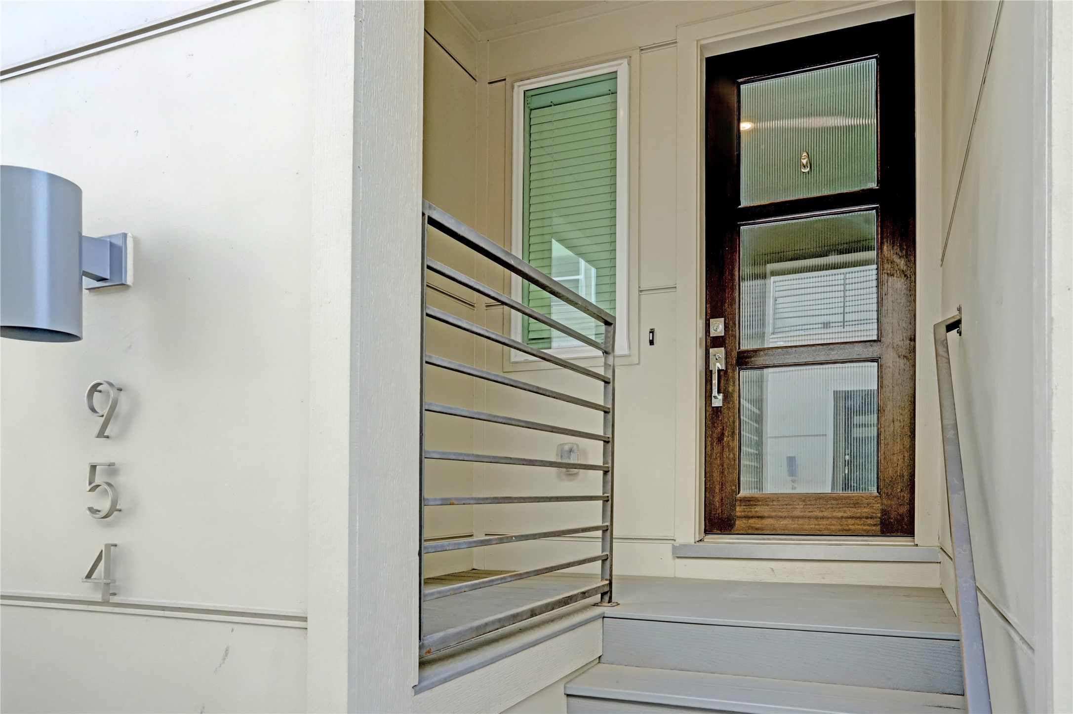 954 West 18th Street Houston, TX 77008 - Photo 3 of 30 A covered front porch and stately leaded glass front door will welcome you and your guests. Take a look inside - you will not be disappointed!