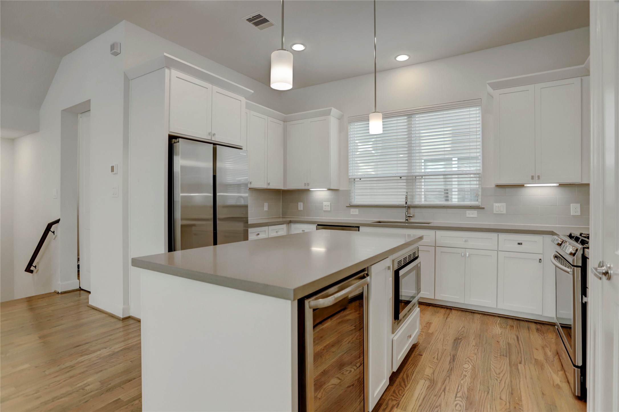 954 West 18th Street Houston, TX 77008 - Photo 5 of 30 Also with a gas oven/cook top and side-by-side SS fridge, and wine fridge, this kitchen is fully stocked and ready for you to create wonderful meals.
