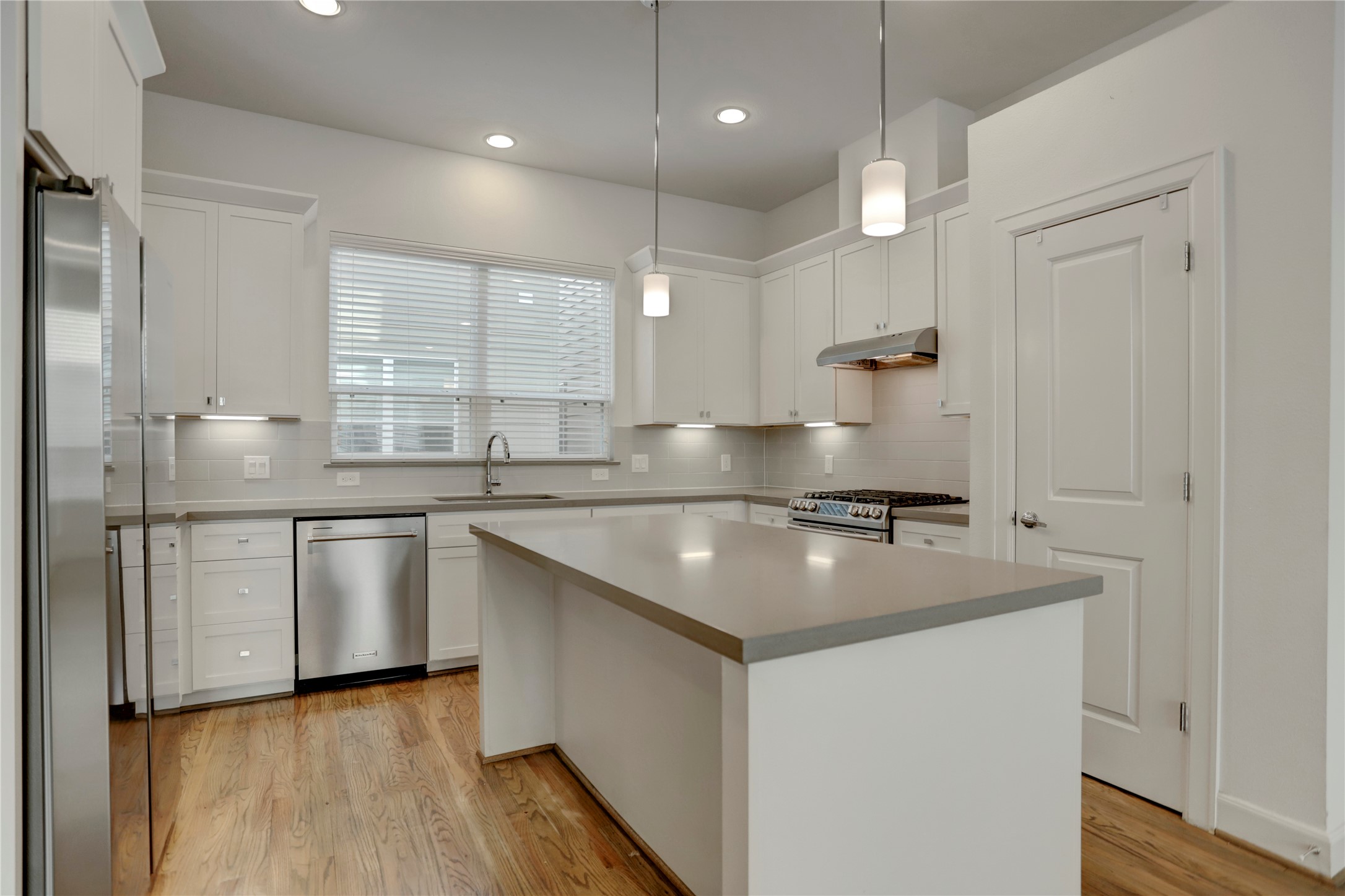 954 West 18th Street Houston, TX 77008 - Photo 7 of 30 With both upper and lower wrap around cabinetry, plus a large center island and generous pantry, you will never run out of storage or prep space in this dream kitchen.