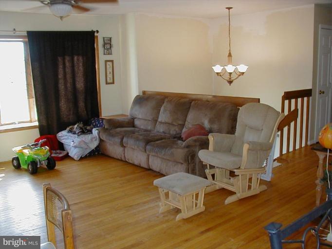 409 Skipper Lane Chester, MD 21619 - Photo 4 of 10 a living room with furniture flowerpot and window