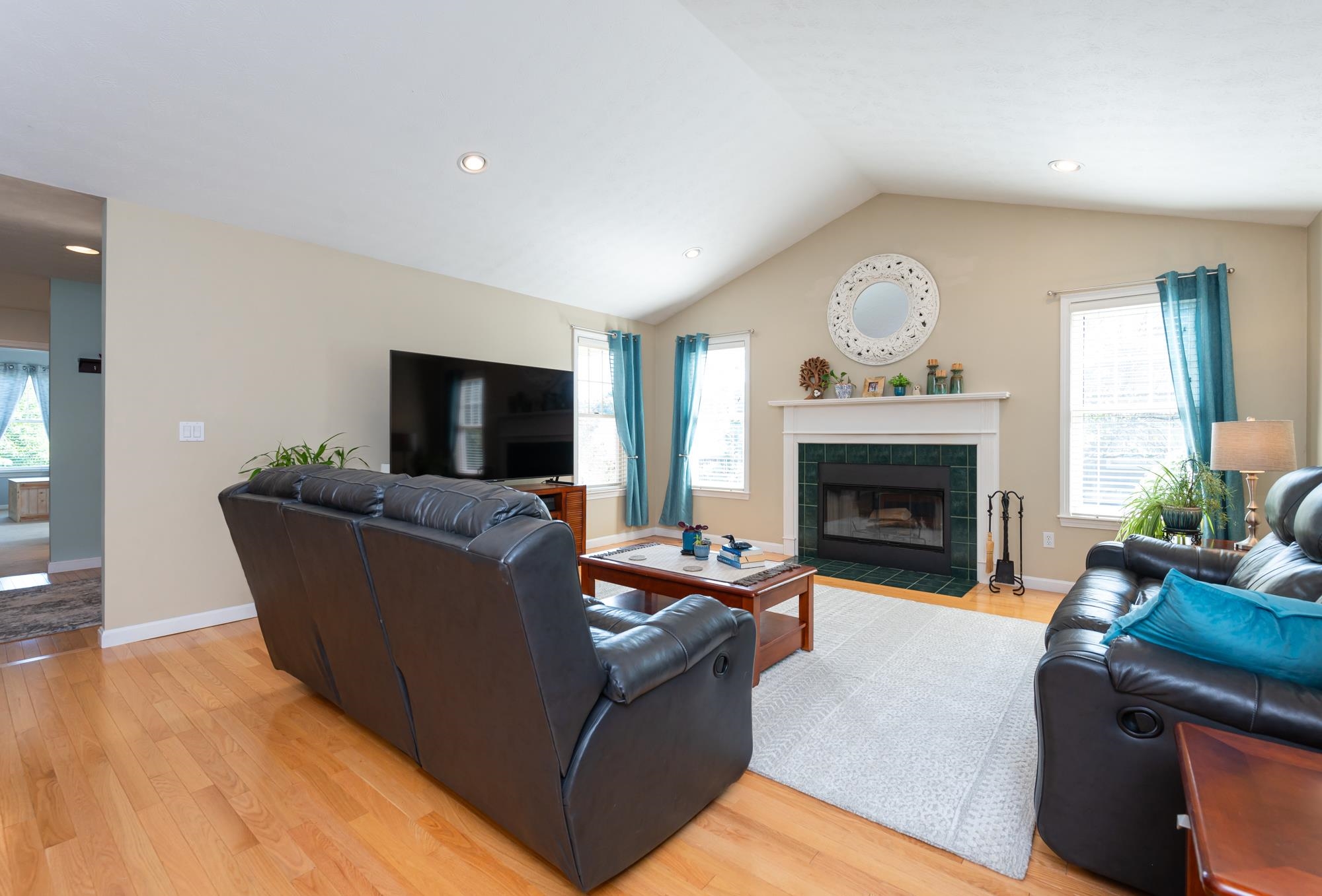 11 Kittanset Road Bedford, NH 03110 - Photo 5 of 44 Gallery Image 5