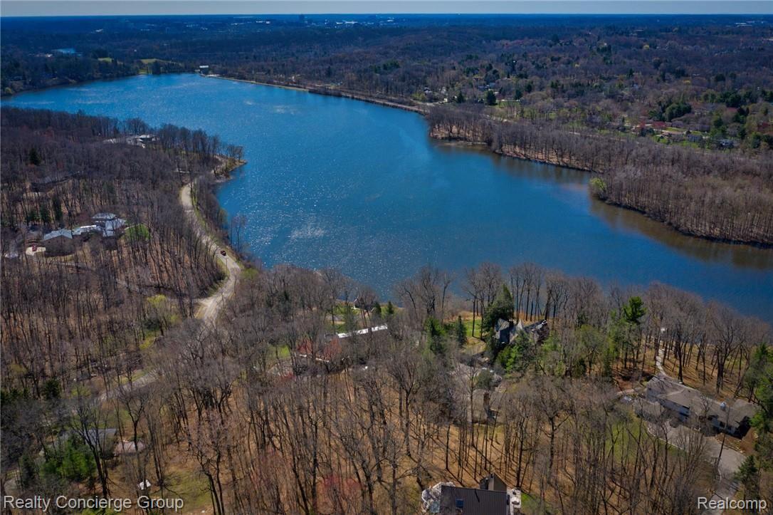 700 Spring Valley Road Ann Arbor, MI 48105 - Photo 37 of 38 Spring Valley drone-17.jpg