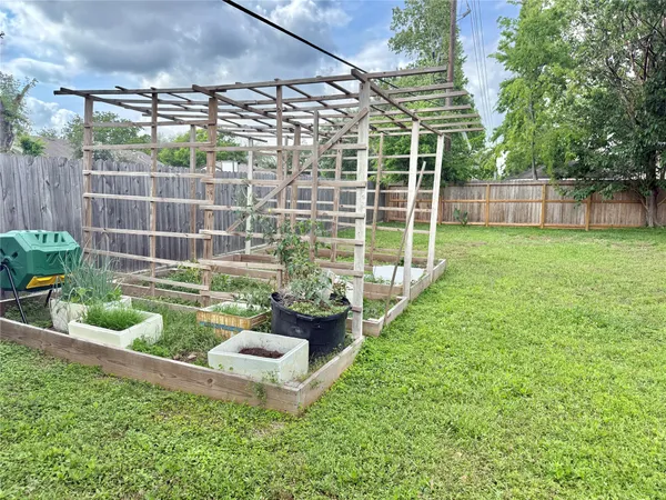 $2,350 | 13318 Ascot Glen Lane, Houston, TX 77082