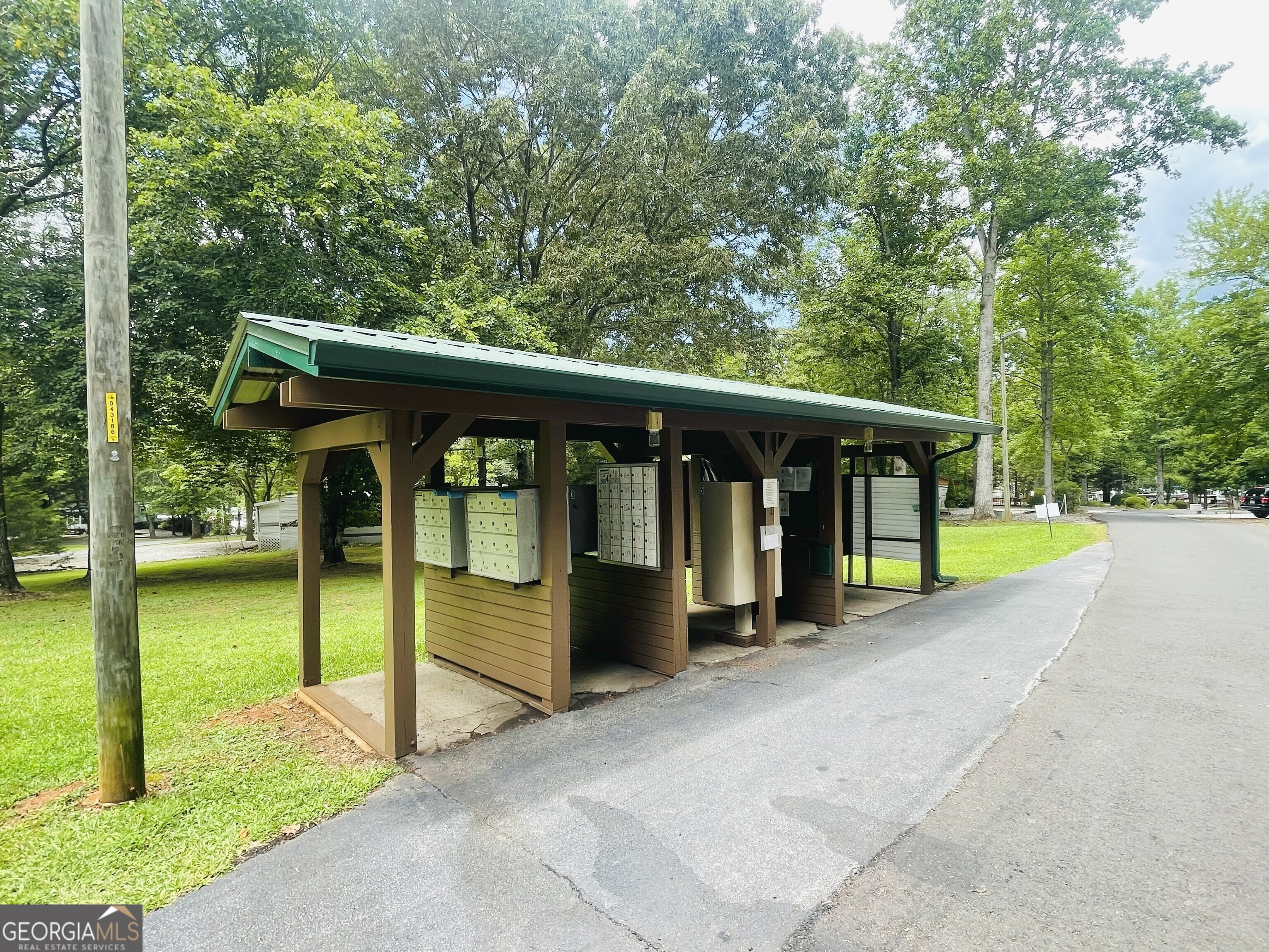 95 Hillcrest Court Cleveland, GA 30528 - Photo 26 of 26 a view of a patio with a table and chairs