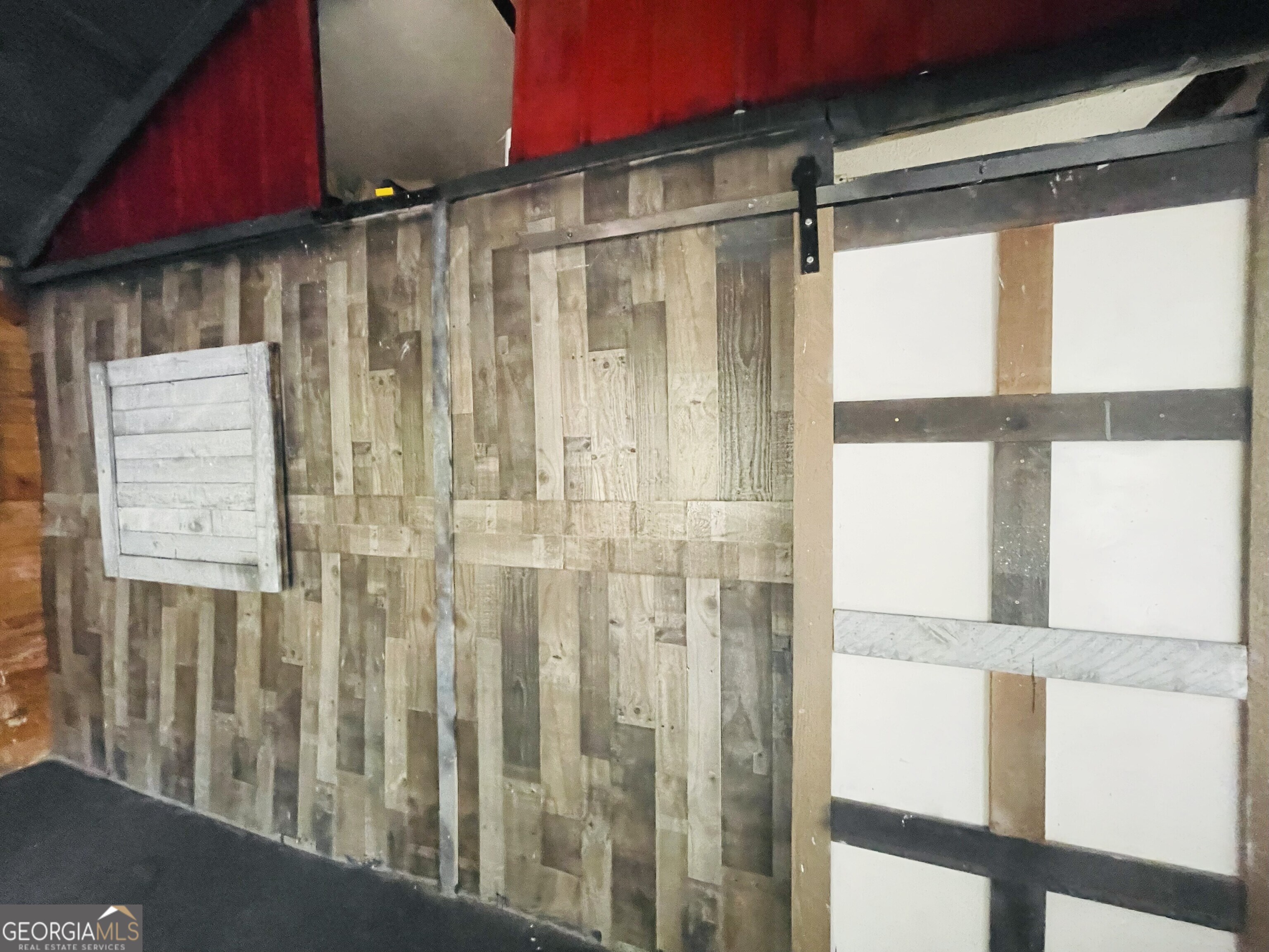 95 Hillcrest Court Cleveland, GA 30528 - Photo 5 of 26 a bathroom with a shower and a window