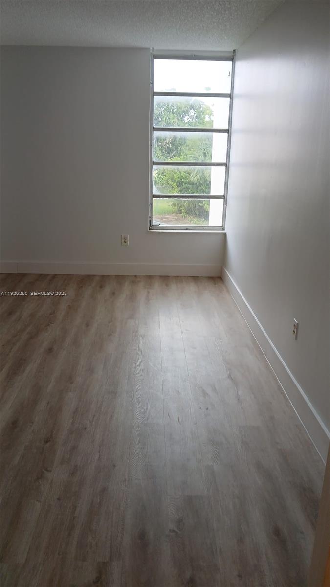 9682 Fontainebleau Boulevard, Unit 312 Miami, FL 33172 - Photo 7 of 33 an empty room with a window
