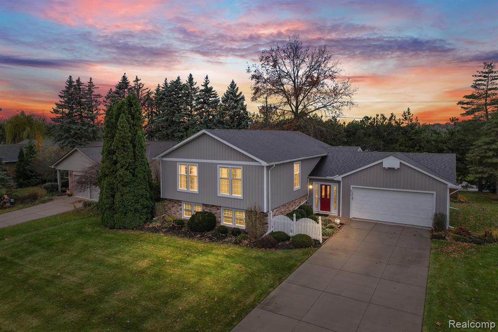 876 Dahlia Lane Rochester Hills, MI 48307 - Photo 1 of 44