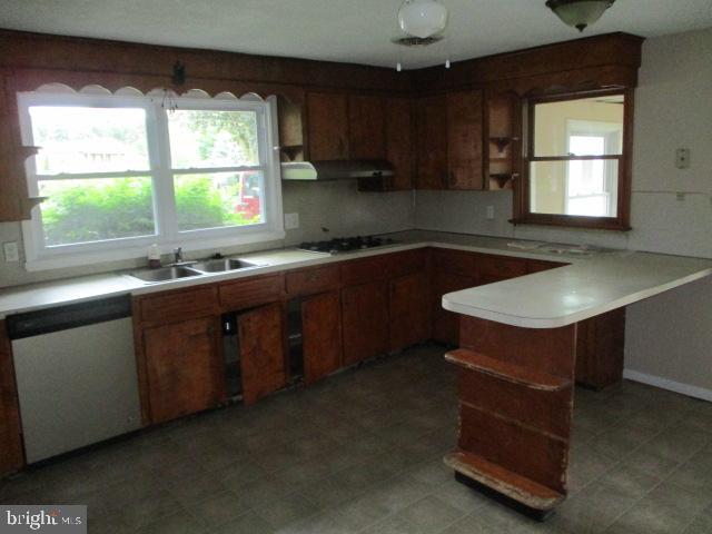 945 Maple Lane Hanover, PA 17331 - Photo 6 of 11 Kitchen