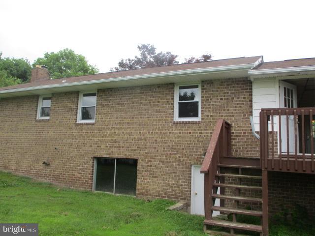 945 Maple Lane Hanover, PA 17331 - Photo 8 of 11 Exterior (Rear)