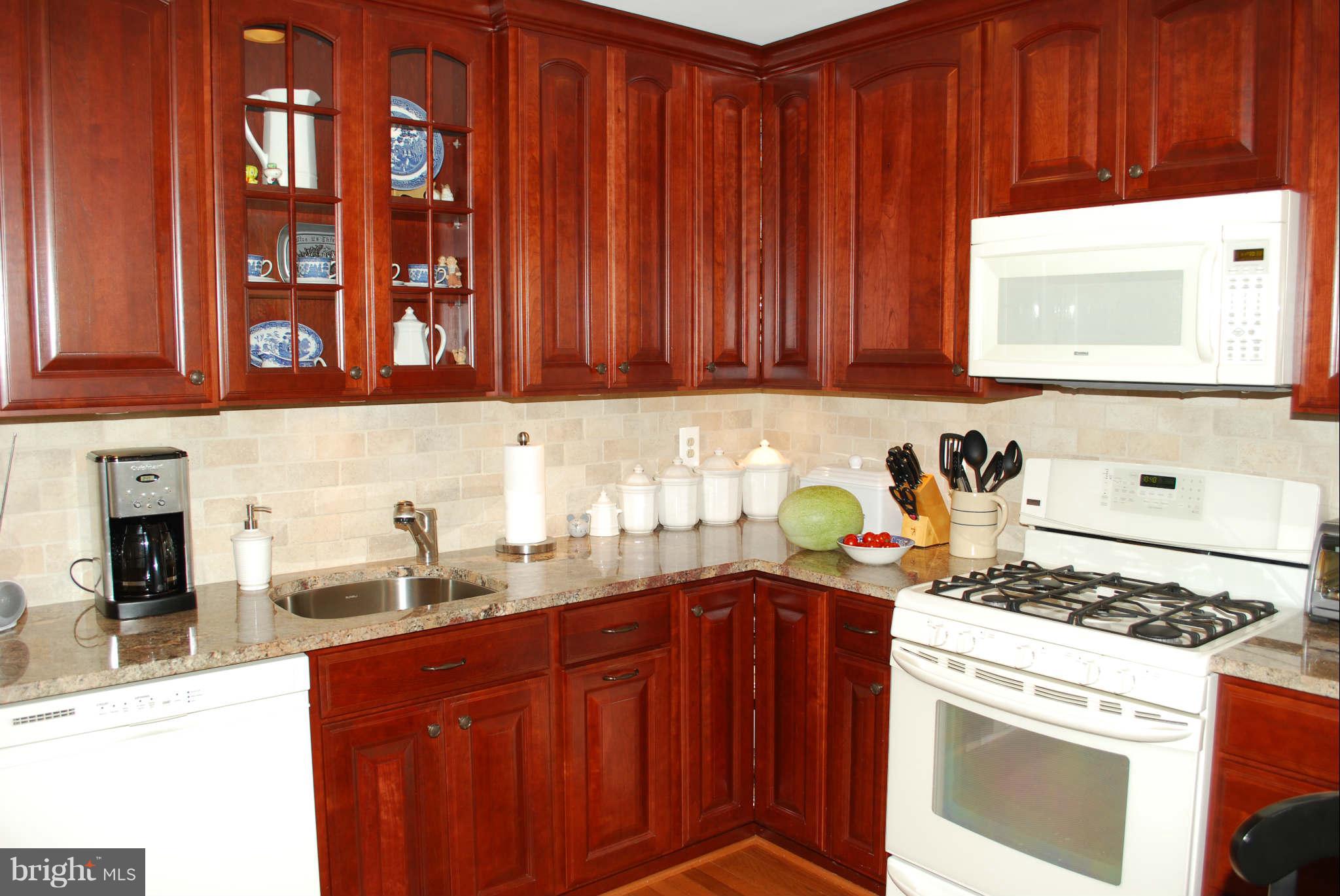 6361 English Ivy Way Springfield, VA 22152 - Photo 8 of 25 Kitchen