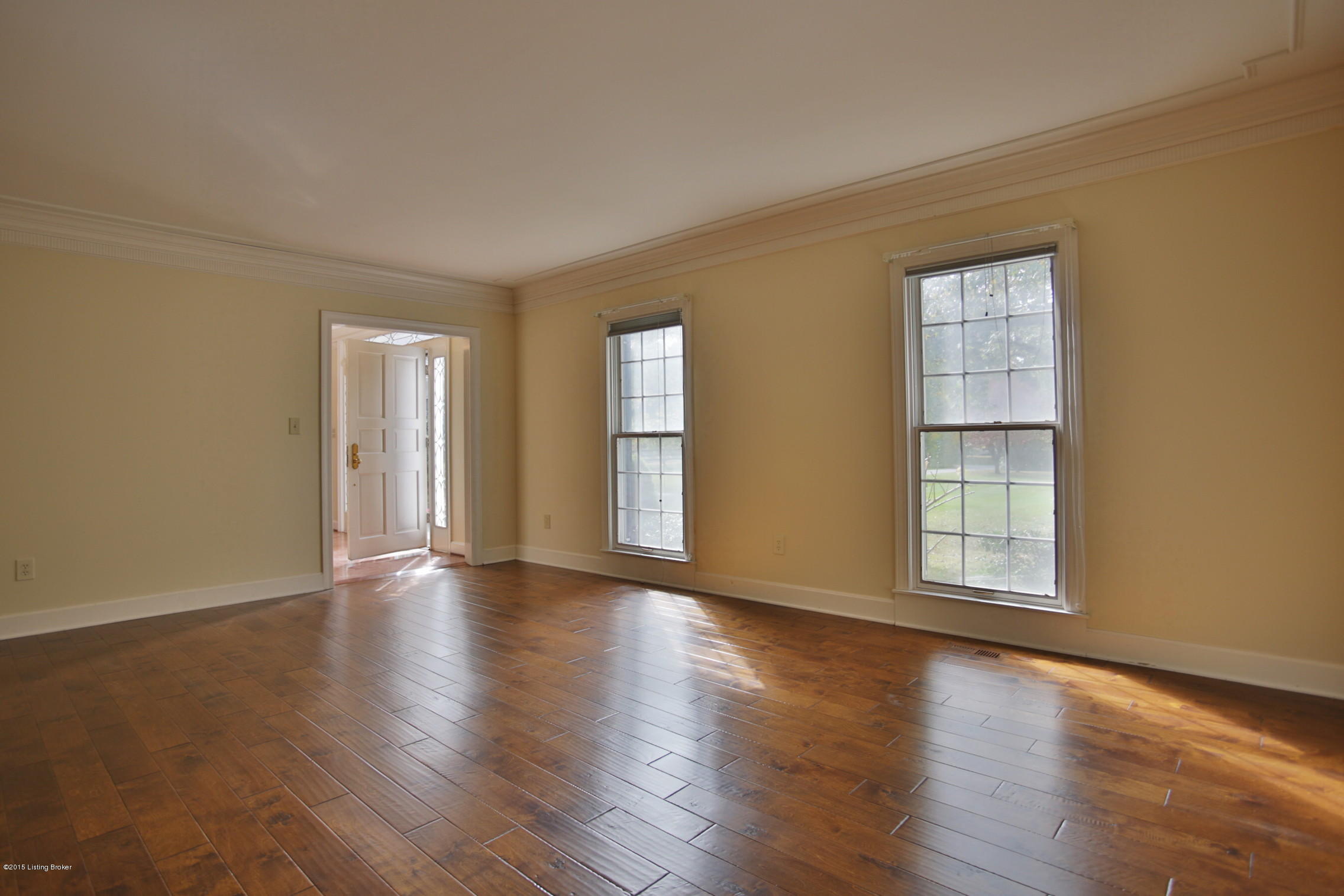 701 Evergreen Road Anchorage, KY 40223 - Photo 5 of 60 Spacious Living room with new flooring