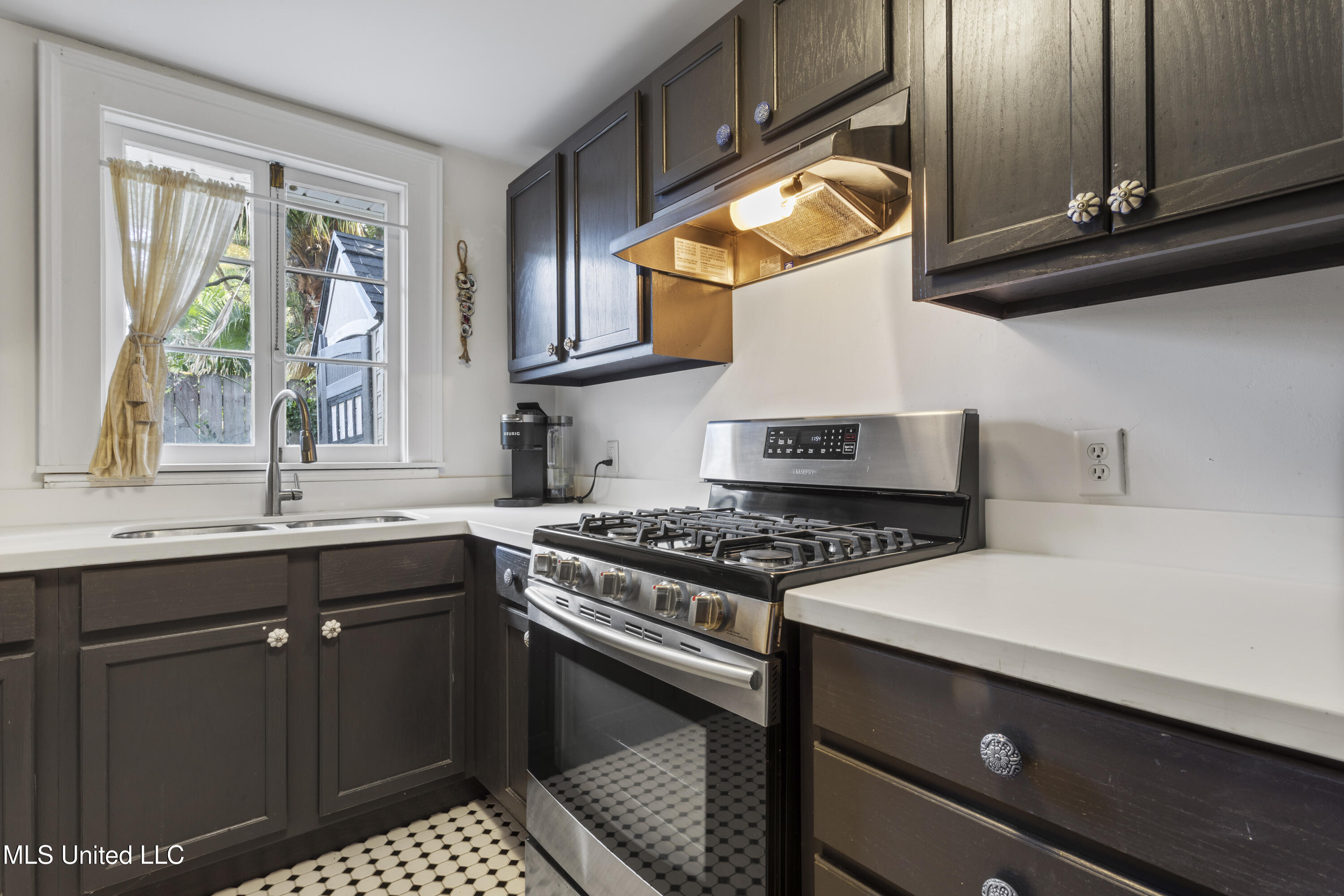 2 Nelson Lane Pass Christian, MS 39571 - Photo 69 of 85 Cottage kitchen