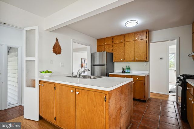 $1,160,000 | 6310 East Halbert Road, Bethesda, MD 20817