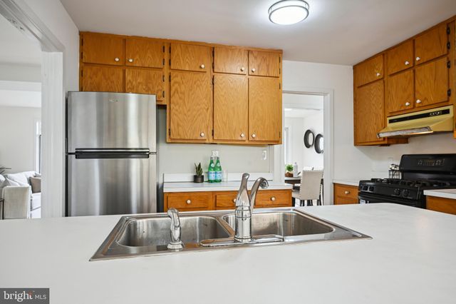 $1,160,000 | 6310 East Halbert Road, Bethesda, MD 20817