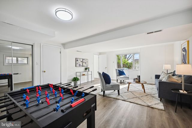 $1,160,000 | 6310 East Halbert Road, Bethesda, MD 20817