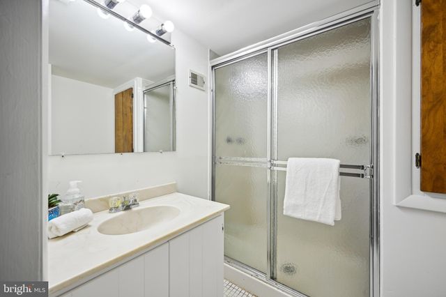 $1,160,000 | 6310 East Halbert Road, Bethesda, MD 20817