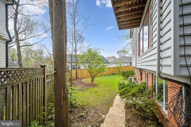 $1,160,000 | 6310 East Halbert Road, Bethesda, MD 20817