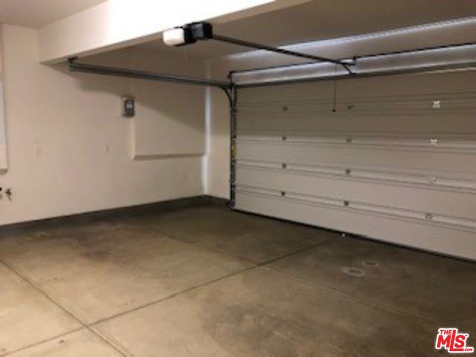 527 Daniel Freeman Circle Inglewood, CA 90301 - Photo 34 of 36 a view of a small space