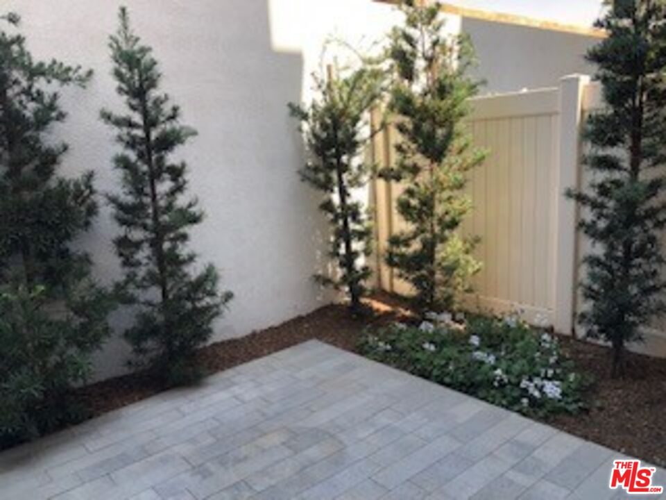 527 Daniel Freeman Circle Inglewood, CA 90301 - Photo 6 of 36 a view of a house with a yard and garage