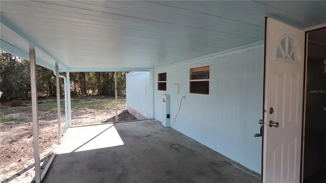 a view of backyard of the house