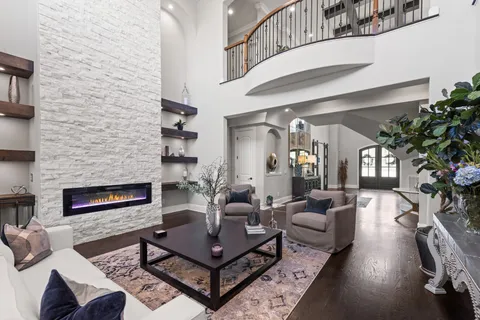 a view of entryway with a livingroom