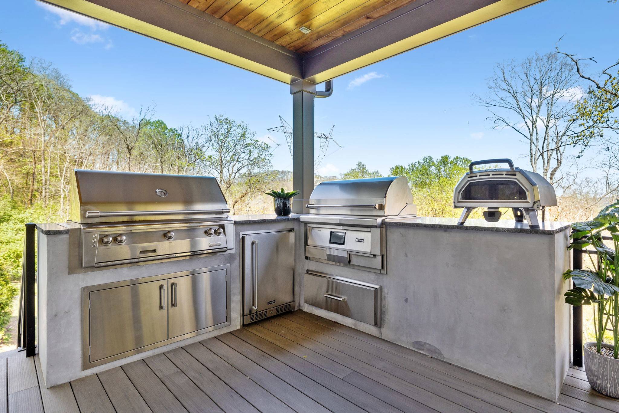 514 Legends Ridge Court Franklin, TN 37069 - Photo 23 of 56 a kitchen with stainless steel appliances a stove a sink and a refrigerator