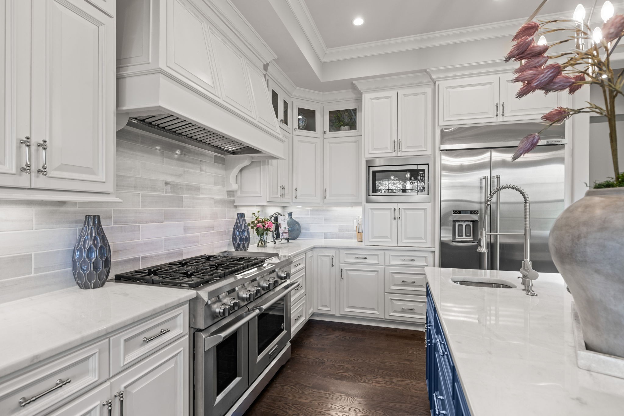 514 Legends Ridge Court Franklin, TN 37069 - Photo 8 of 56 a kitchen with cabinets and appliances
