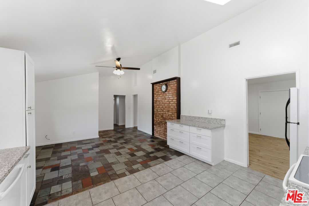 25056 Wiley Canyon Road Newhall, CA 91321 - Photo 9 of 28