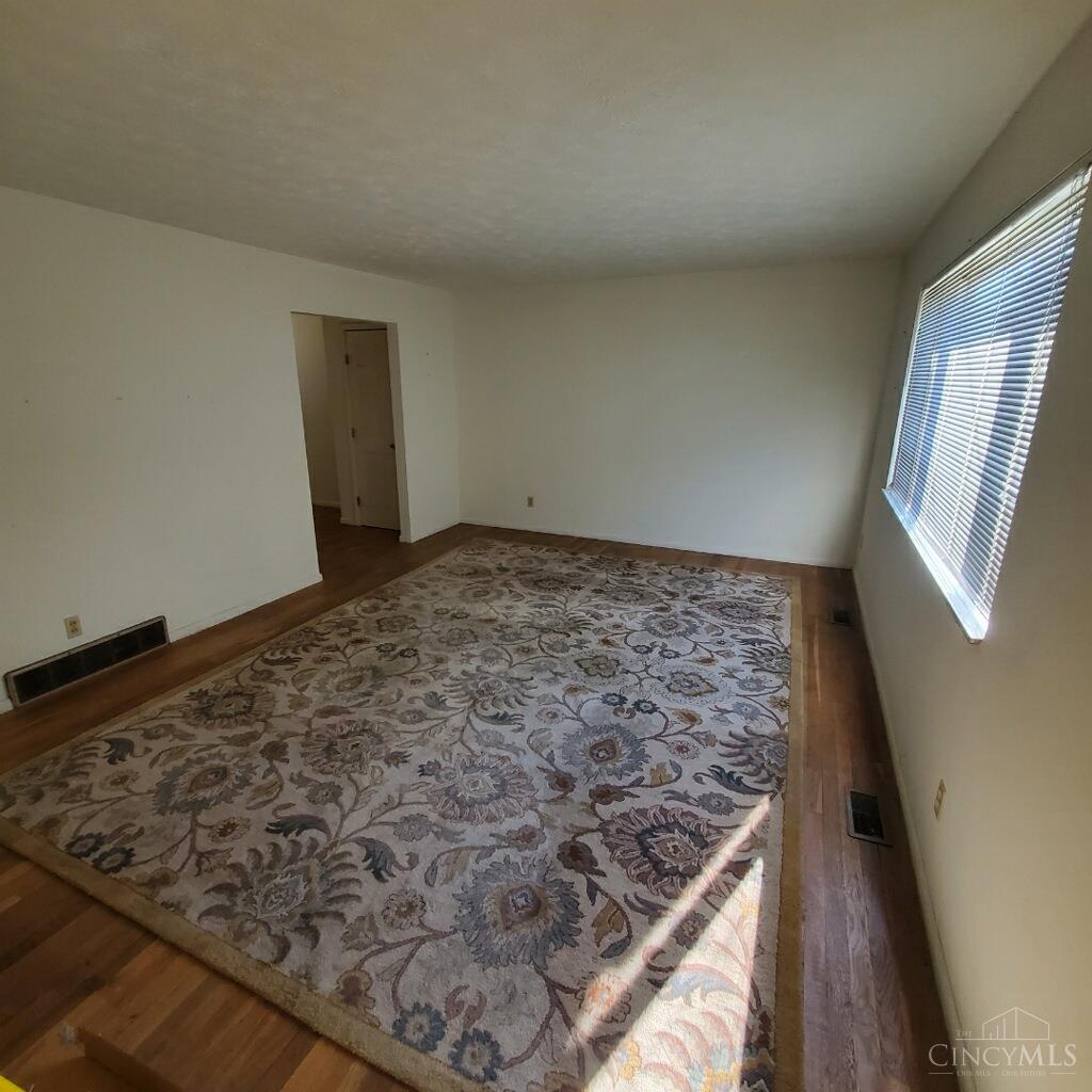 4380 Glenhaven Road Cincinnati, OH 45238 - Photo 3 of 12 Gallery Image 3