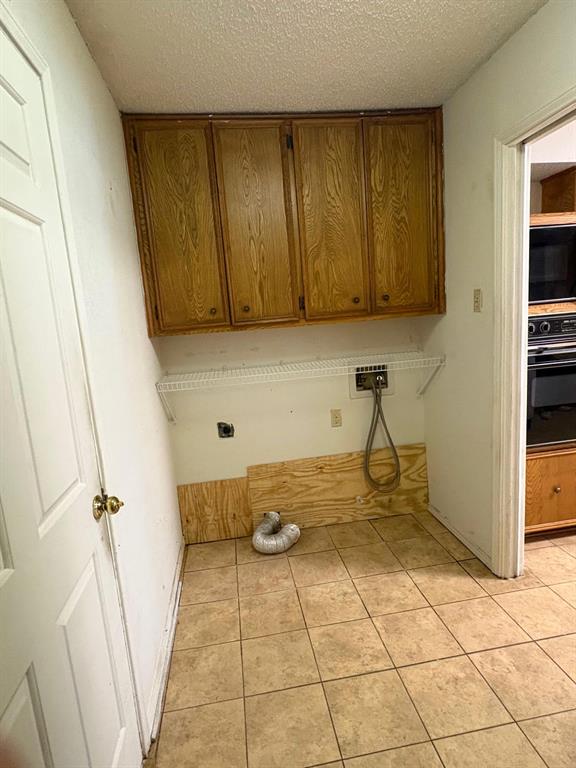 27 Sundown Trail Star Harbor, TX 75148 - Photo 13 of 32 a view of a storage & utility room in a kitchen