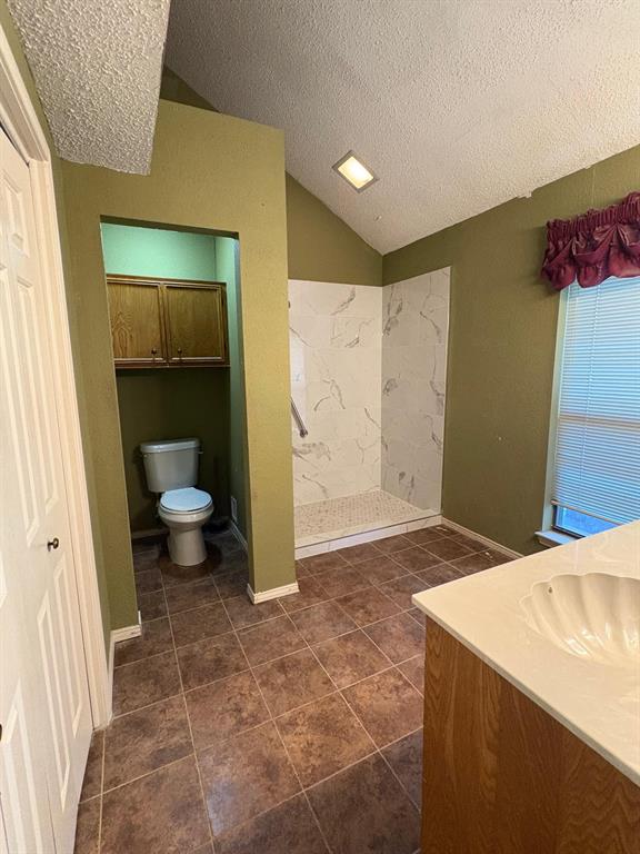 27 Sundown Trail Star Harbor, TX 75148 - Photo 15 of 32 a bathroom with a sink and a mirror