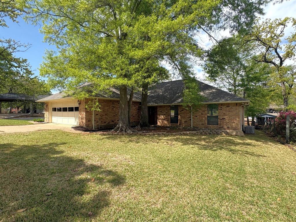 27 Sundown Trail Star Harbor, TX 75148 - Photo 3 of 32 a front view of a house with a garden