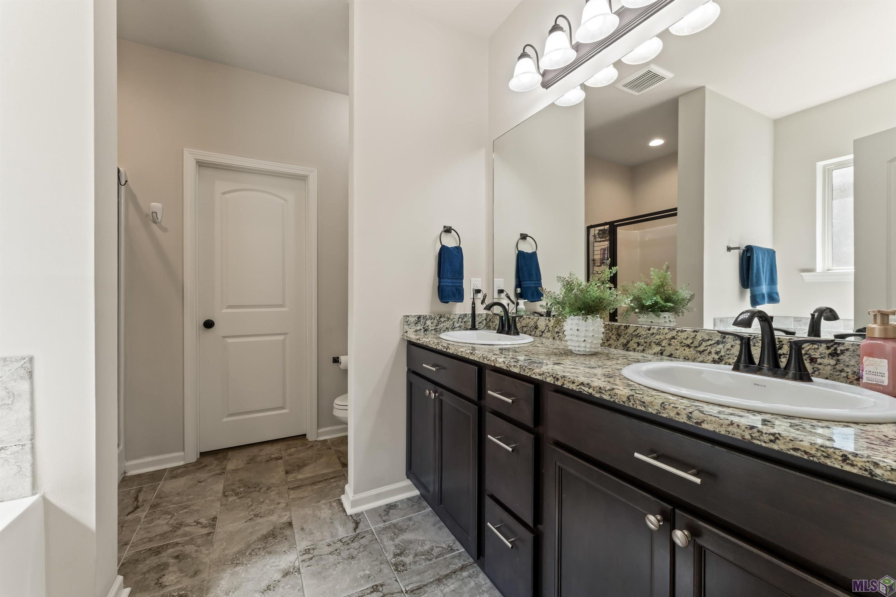 2205 Elmcrest Way St. Gabriel, LA 70776 - Photo 17 of 27 Primary Bath