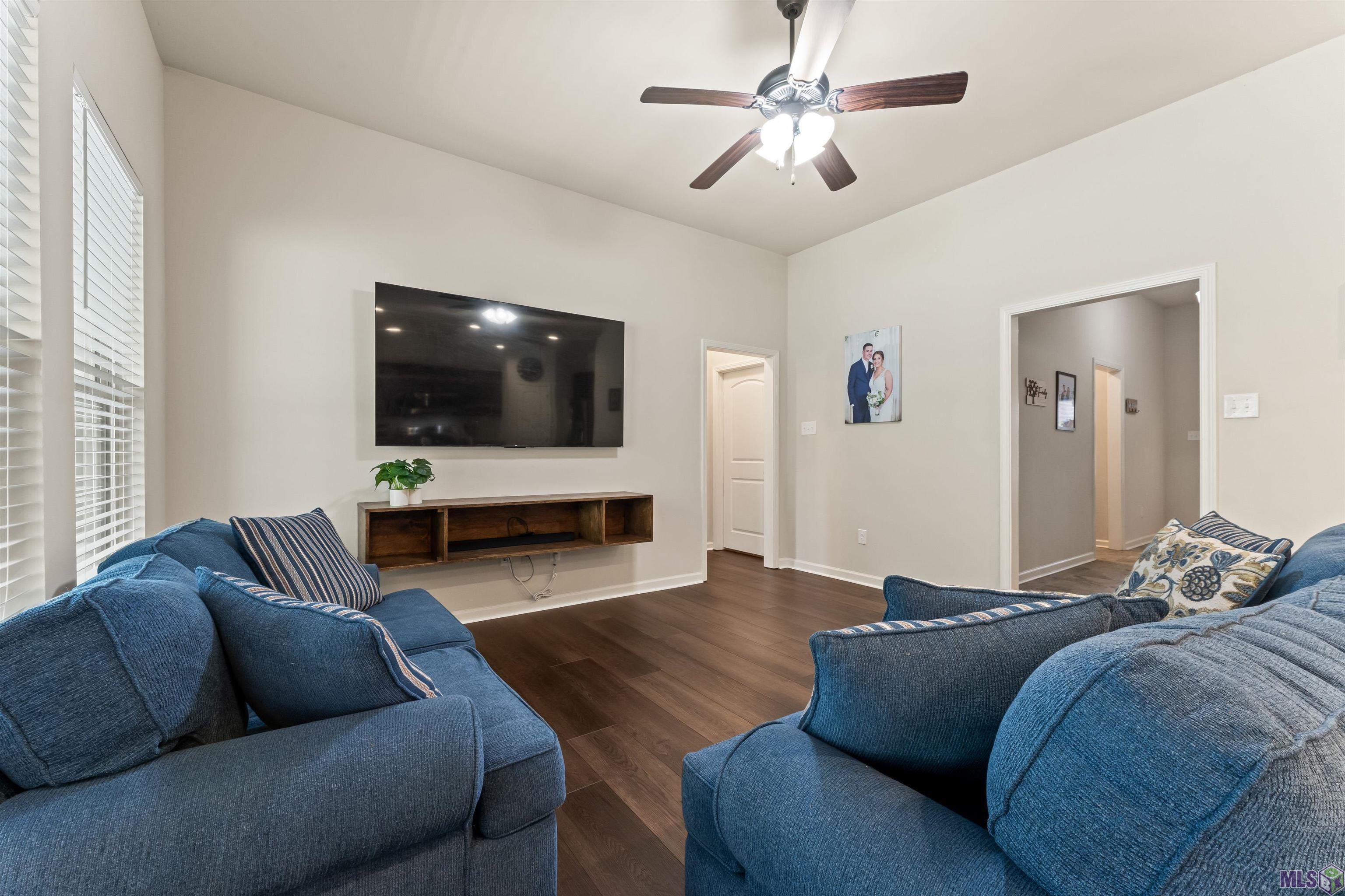 2205 Elmcrest Way St. Gabriel, LA 70776 - Photo 8 of 27 Living room