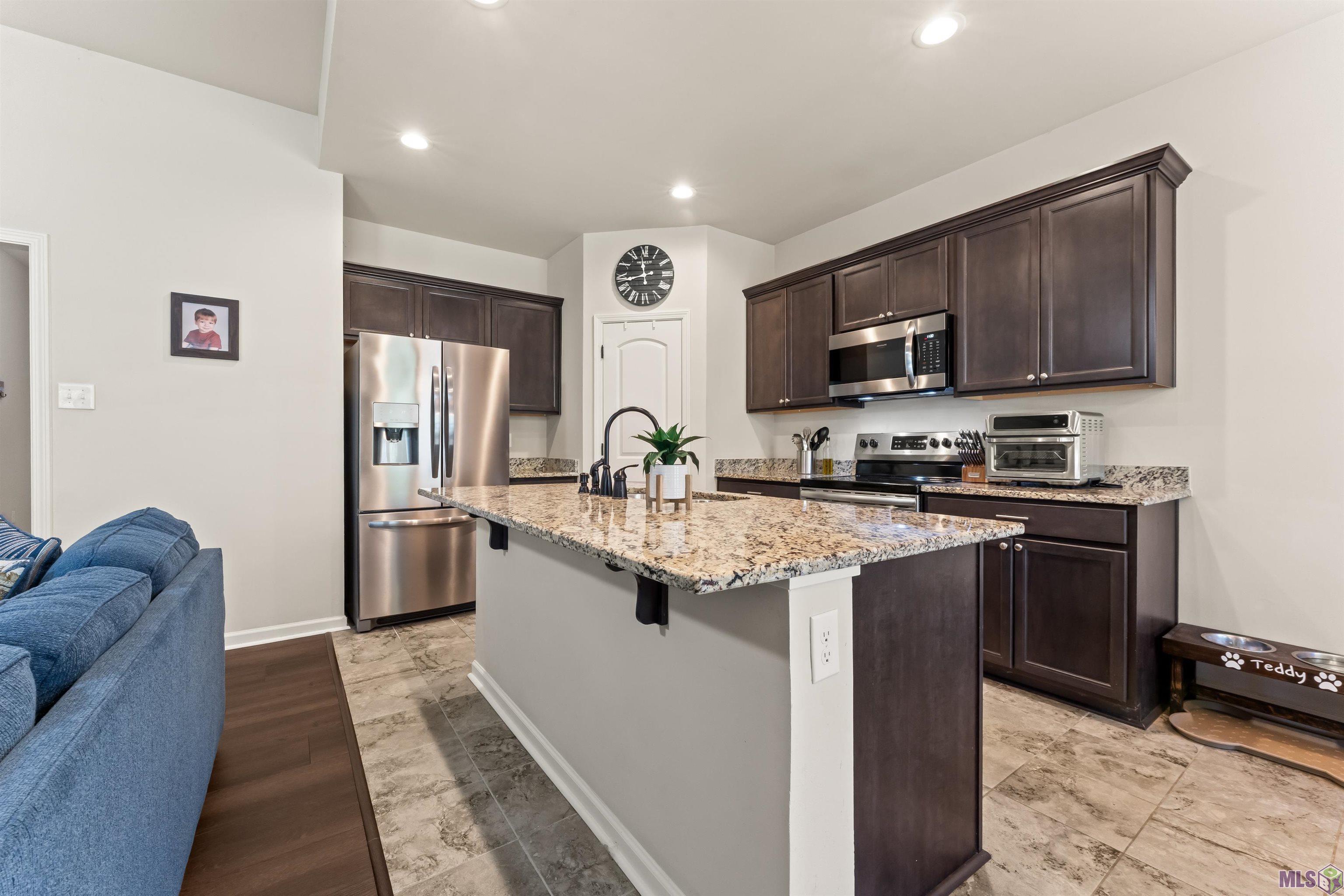 2205 Elmcrest Way St. Gabriel, LA 70776 - Photo 9 of 27 Breakfast Bar